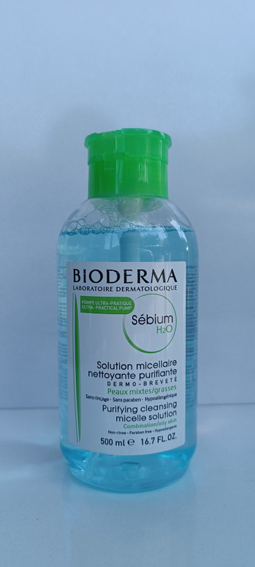 محلول پاک کننده Sebium H2O مناسب پوست چرب و مختلط