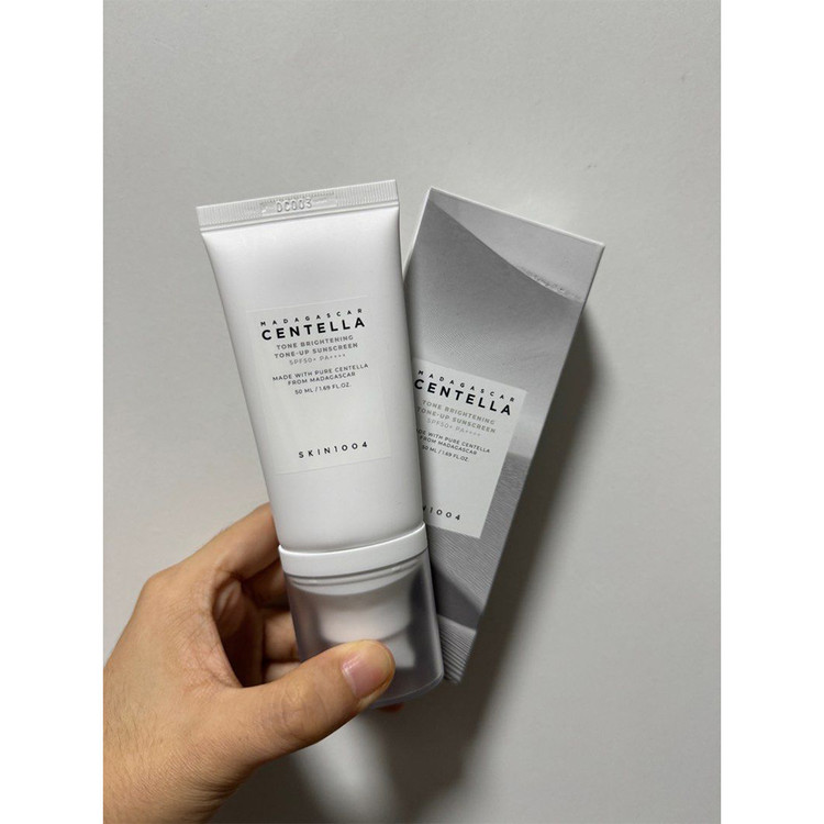 ضد آفتاب ضد لک و روشن کننده تون آپ سنتلا اسکین 1004 Centella Tone Brightening Tone-Up SunScreen