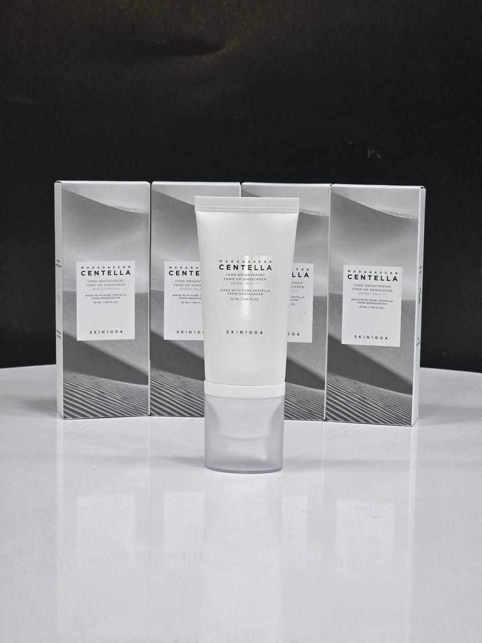 ضد آفتاب ضد لک و روشن کننده تون آپ سنتلا اسکین 1004  Centella Tone Brightening Tone-Up SunScreen