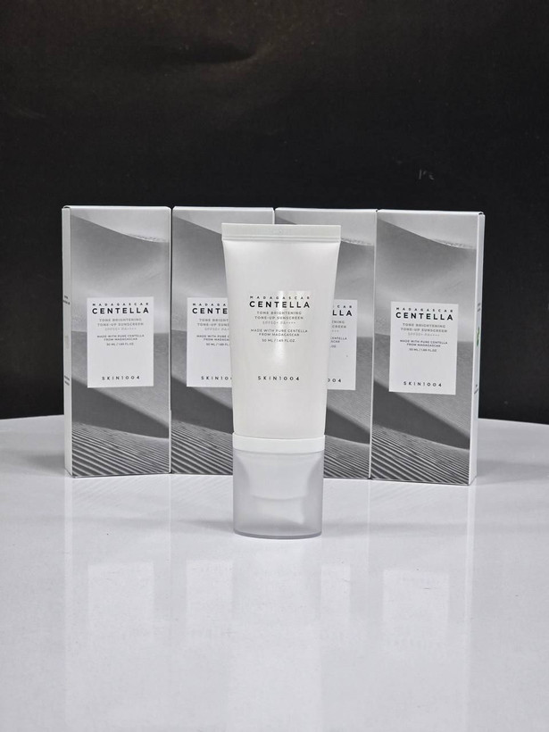 ضد آفتاب ضد لک و روشن کننده تون آپ سنتلا اسکین 1004 Centella Tone Brightening Tone-Up SunScreen